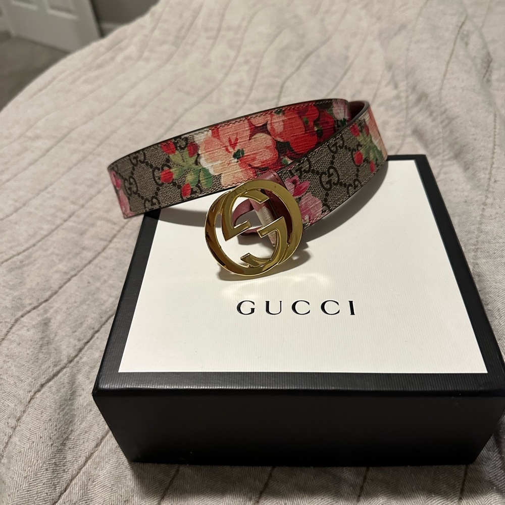 Authentic floral Gucci Belt Size 75